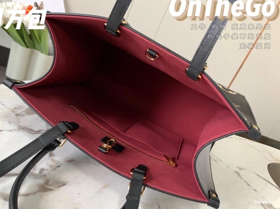 MM VUITTON ONTHEGO LOUIS 0723
